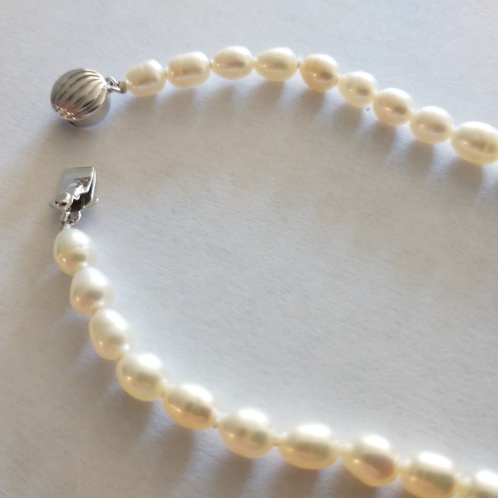 Elegant Small Pearl Colored Necklace
